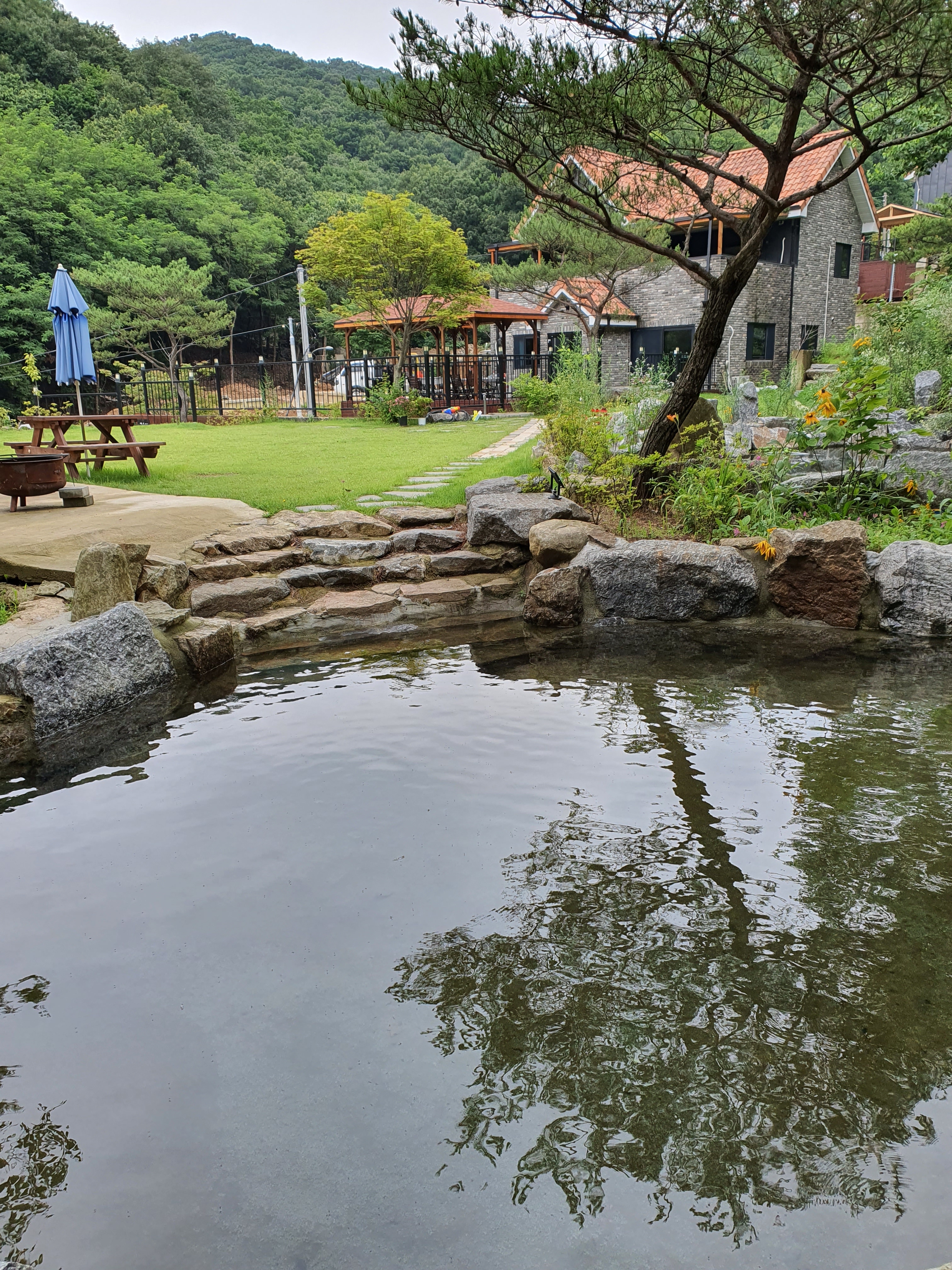 용인한터팬션물안개