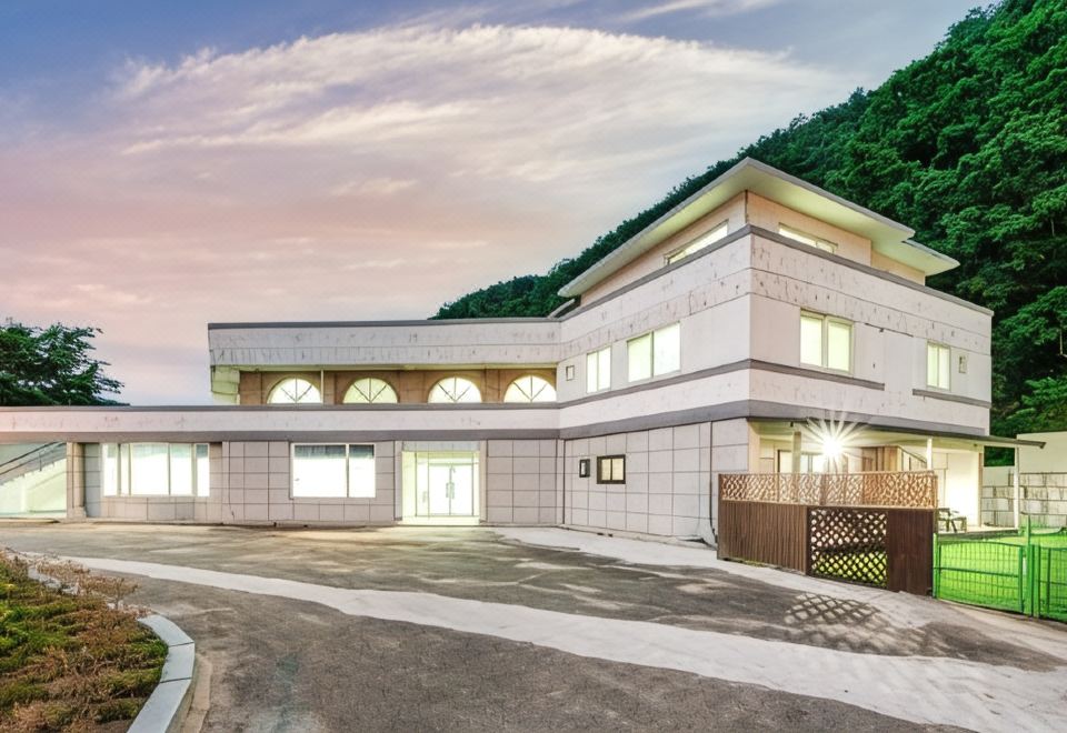 어서오시개냥 애견펜션