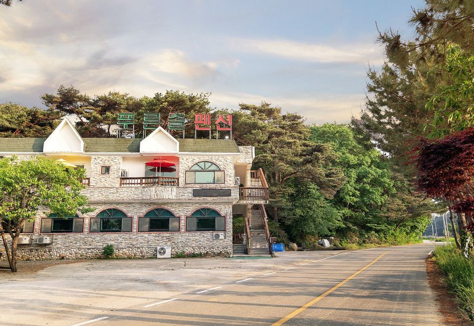꽃지푸른솔펜션