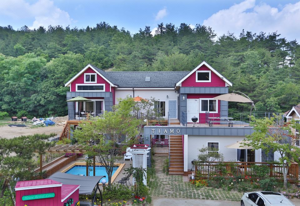 띠아모 펜션